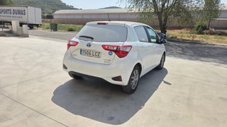 Toyota Yaris 1.5 100H Ecovan Active 74 kW (100 CV)