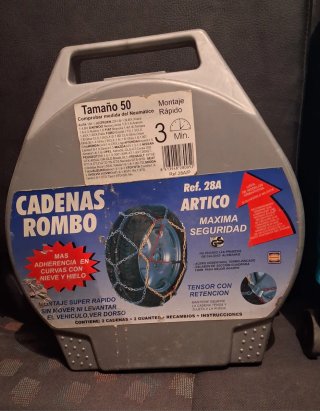 Cadenas usadas metálicas para nieve y hielo.