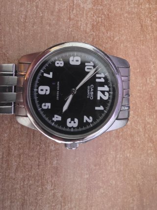 Reloj Casio Plateado y Negro