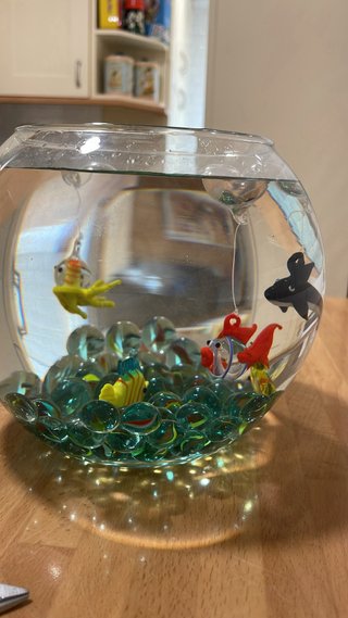 Acquario decorativo con pesci di cristallo
