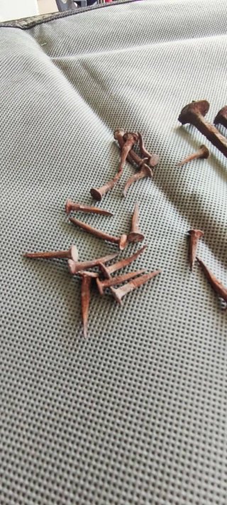 Lote de Clavos y Herrajes Antiguos