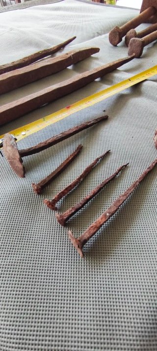 Lote de Clavos y Herrajes Antiguos