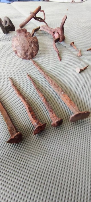 Lote de Clavos y Herrajes Antiguos