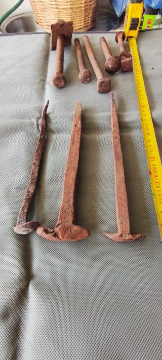 Lote de Clavos y Herrajes Antiguos