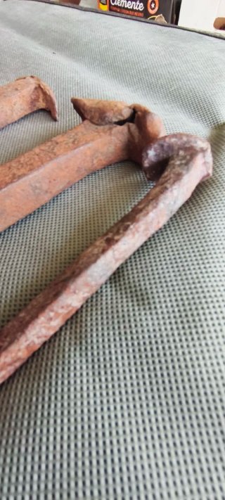 Lote de Clavos y Herrajes Antiguos