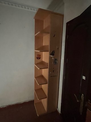 Zapatero de madera alto