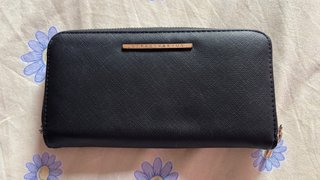 cartera de mano negra Stradivarius