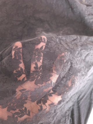 Jersey negro con encaje y botones