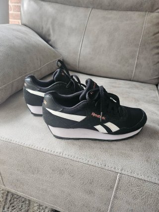 Zapatillas Reebok Negras y Blancas