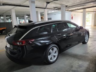 Coche familiar negro