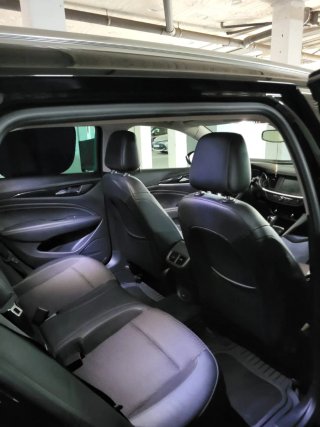 Coche familiar negro