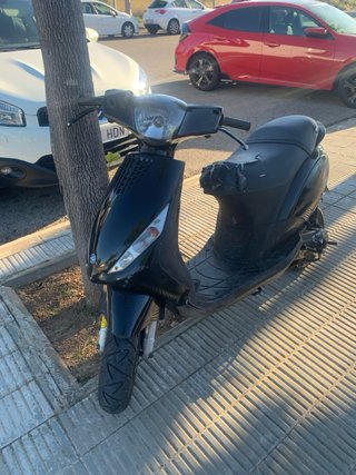 Piaggio Zip 50 Scooter Negra