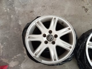 4 Llantas Volvo