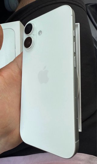iPhone 16 Blanco 94% batería