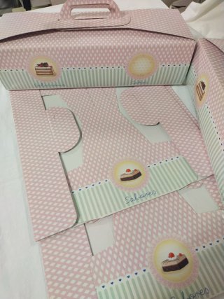 28 unidades de cajas para roscón