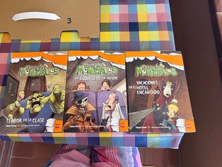 3 libros todos mis monstruos