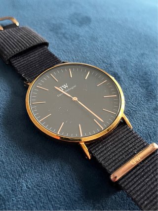 Reloj Daniel Wellington Negro y Dorado