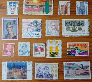 Lote de 16 sellos postales variados extranjero.