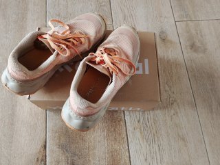 Zapatillas Nnormal Tomir 2.0 mujer.