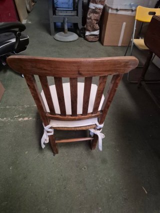 Sillas de madera maciza