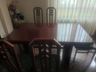 Mesa extensible con 6 sillas