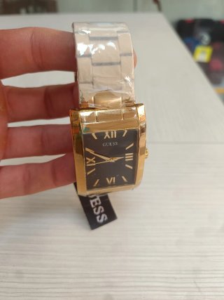 Reloj Guess Dorado y Negro