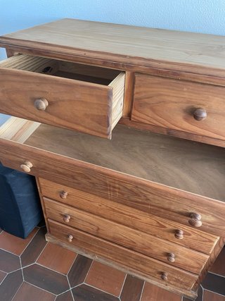 Cómoda de madera maciza