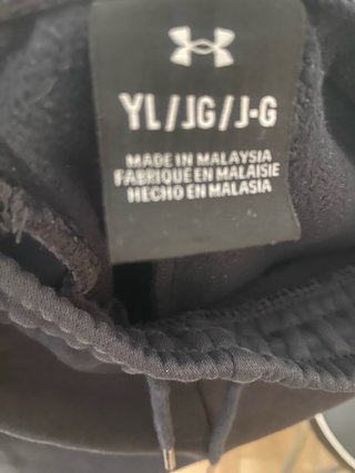 Pantalón chándal Under Armour azul marino oscuro.