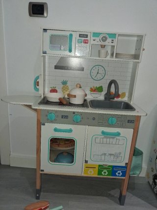 Cocinita de juguete de madera