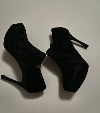 Botines Yves Saint Laurent Negros pelo pony 38.5