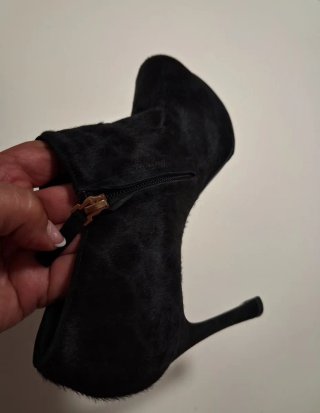 Botines Yves Saint Laurent Negros pelo pony 38.5