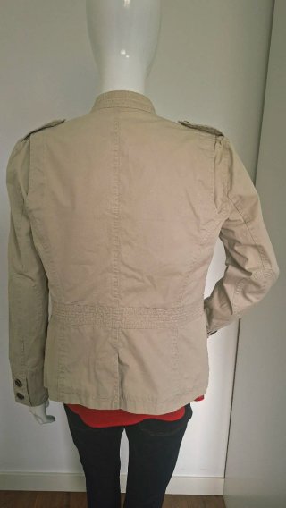 Chaqueta Zara estilo safari beige Talla L
