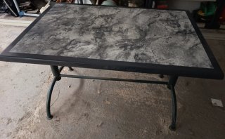 Mesa de restaurante de manera plastificada y metal
