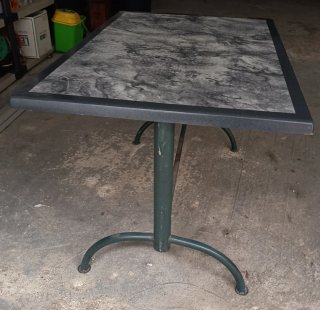 Mesa de restaurante de manera plastificada y metal