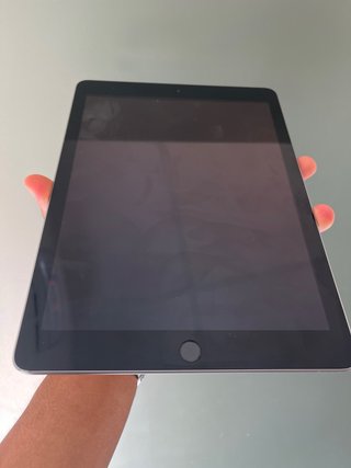 iPad  (6ª Gen) A1893de 32GB –negro/plata