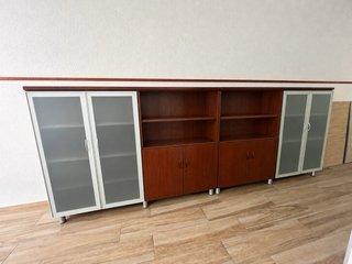 Mueble de almacenaje de madera y metal