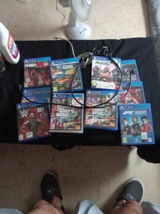 PS4 (PlayStation 4) con 11 juegos