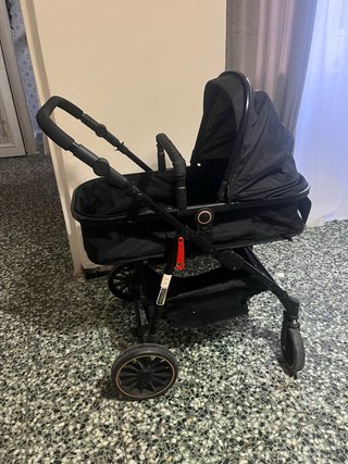 Carrito de bebé negro