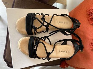 Sandalias de tiras negras Tina's Talla 38