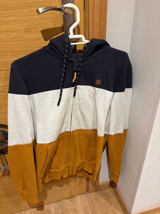 Sudadera con capucha y cremallera