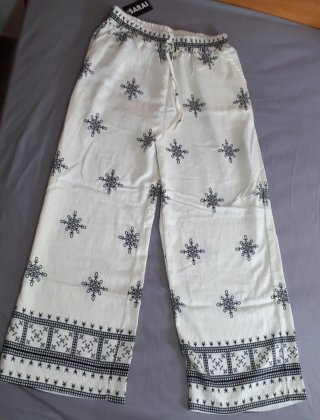 Pantalón Sarai blanco bordado