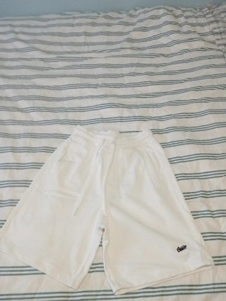 Conjunto camiseta y pantalón blanco