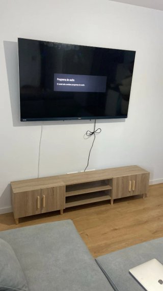Mobile TV in legno