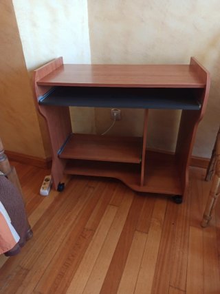 Mesa de ordenador de madera