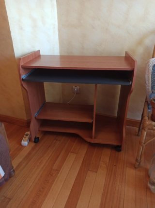 Mesa de ordenador de madera