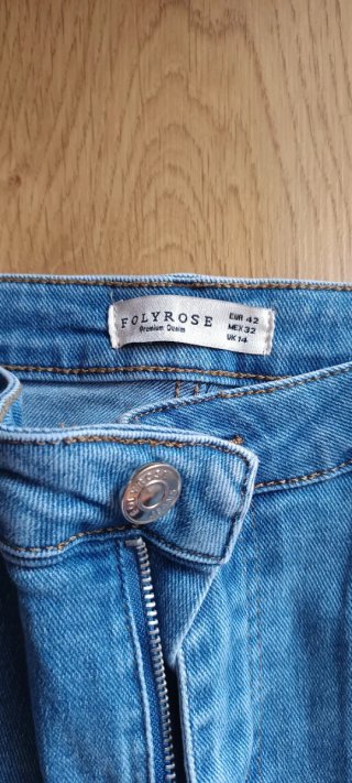 Pantalón vaquero campana desgastado