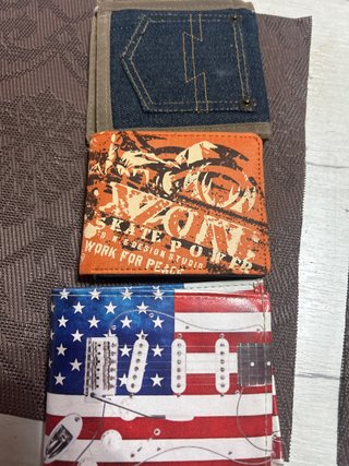 Set de 3 Carteras Variadas.  2 euros cada una.