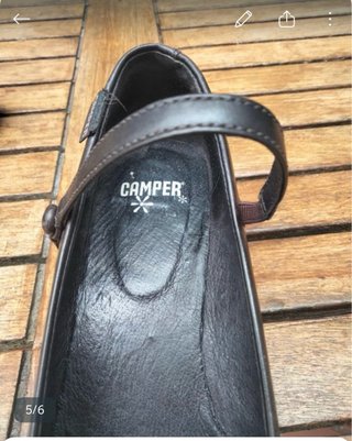 Zapatos de tacón marrones para mujer