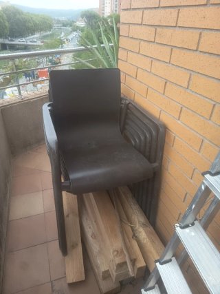 Sillas de bar macizas apilables de plástico negro
