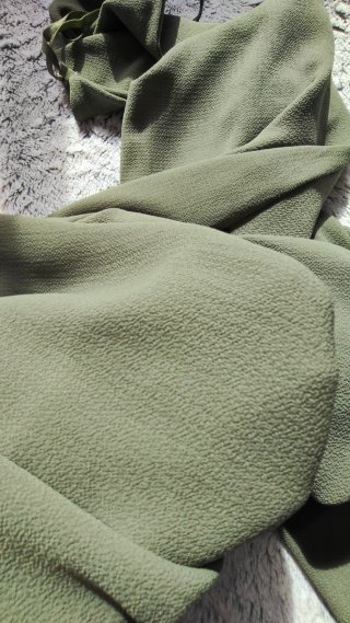 Mono de tirantes verde